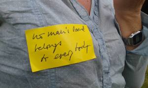 Sabrina Vedovotto, Dichiarazione Yona Friedman, post - it, No Man's Land, Loreto Aprutino (PE) - Ph. Amalia Temperini