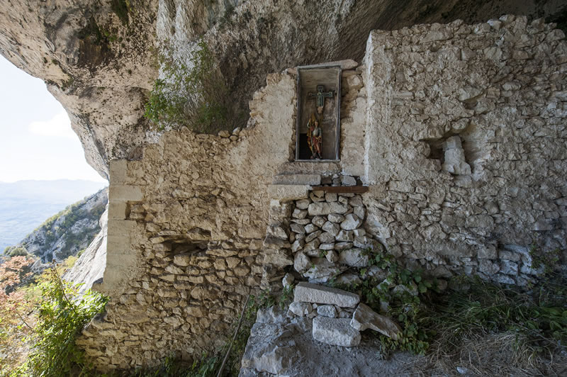 EREMI Arte – Percorsi tra Arte Natura Spiritualità, 30 luglio – Eremo di S. Spirito a Majella – Roccamorice (PE)  #opening #savethedate&nbsp;[Mostre]