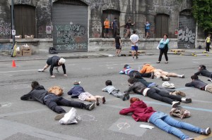 Grossi Maglioni, Lo sguardo che offende Foto Mirai PulvirentiTraining dimostrativo, 2013 Foto Max Botticelli