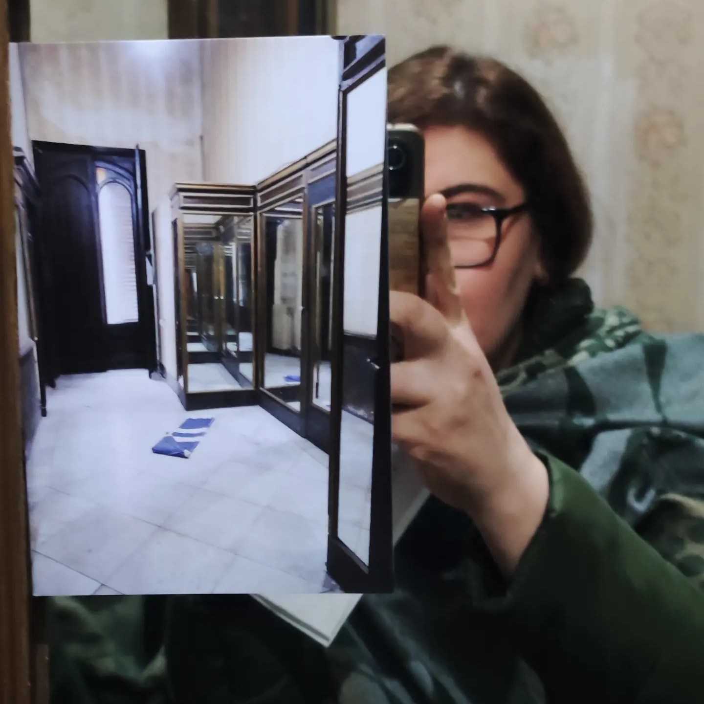 Giovanni Termini, Piega contro Piega (Telo per ombrellone da mare, 2023) a cura di Senzabagno - ph. Amalia Temperini