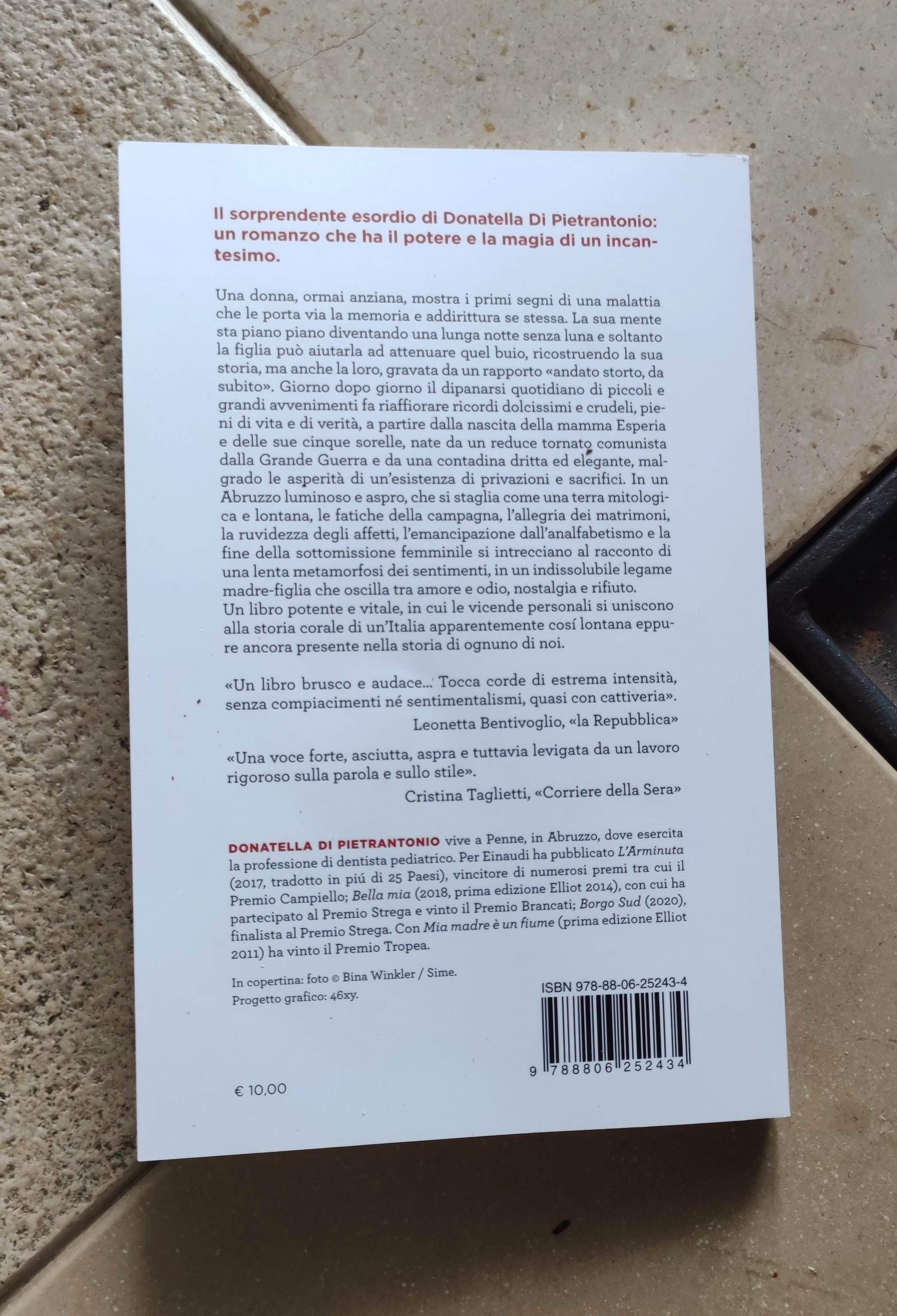 Mia madre è un fiume, Donatella Di Pietrantonio, Einaudi, 2011 - ph. Amalia Temperini