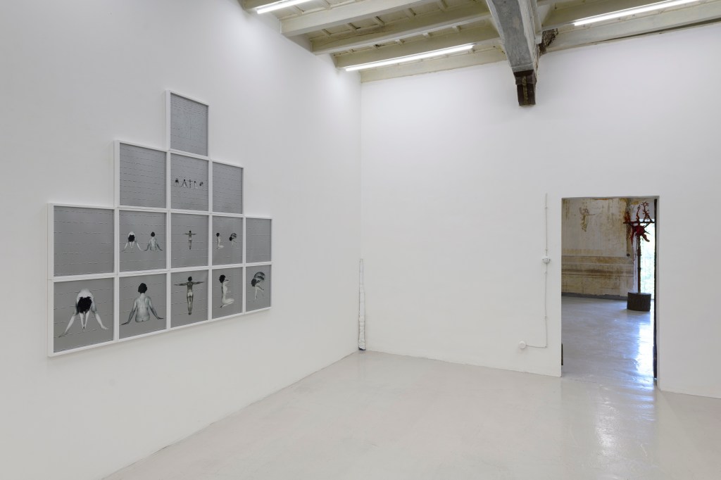 1. Tomaso Binga, Mater, 1977-2015, collage e scrittura desemantizzata su fotografia, 14 elementi, 35 x 40 cm ognuno Installation view a Straperetana 2023, ULTRAMODERNE, Pereto (AQ) Courtesy Galleria Tiziana di Caro, Napoli, Galleria Frittelli Arte, Firenze ph. Amalia Temperini