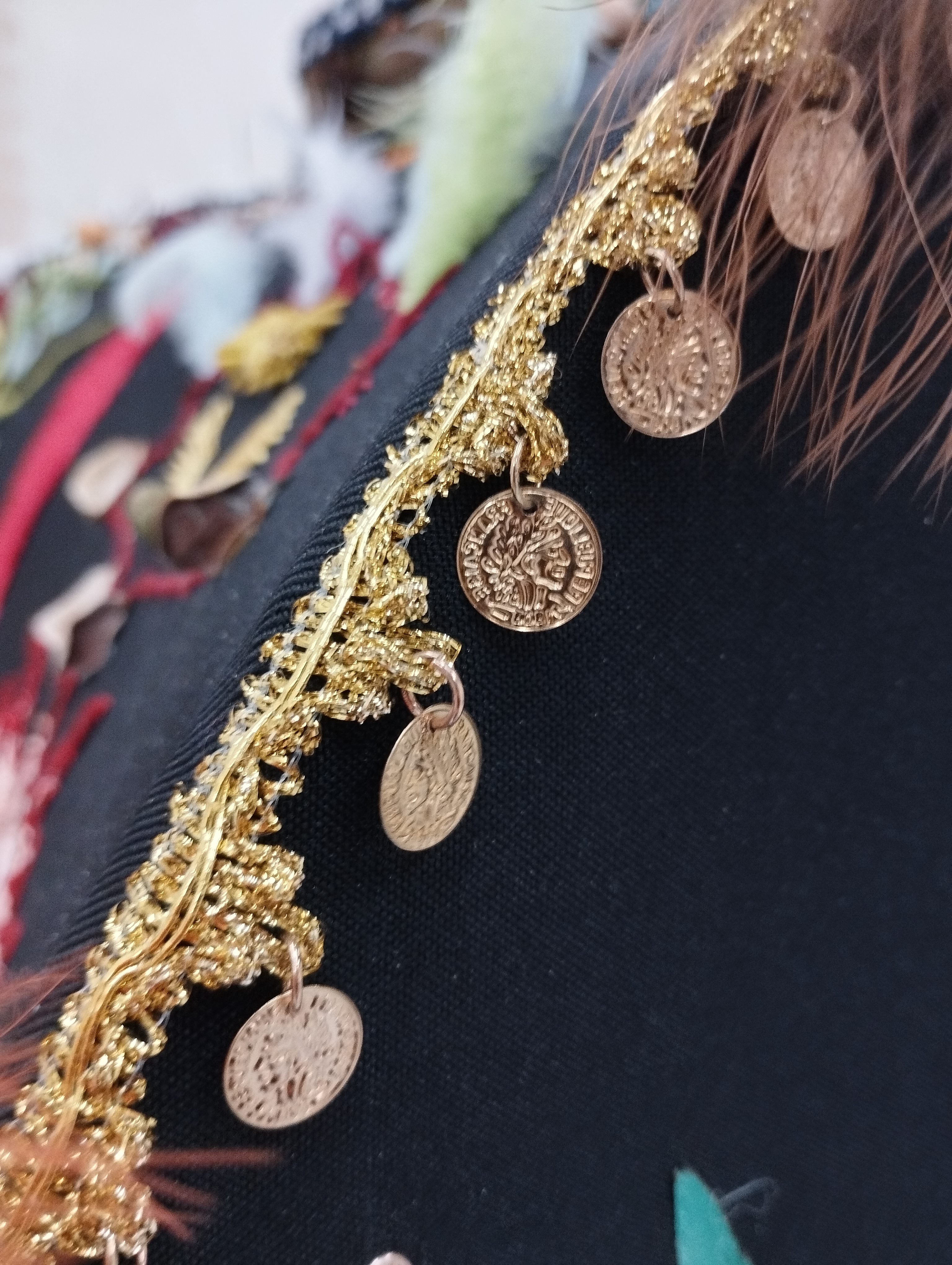 3. Beatrice Celli, Sorella Carovana, 2019, tessuto, legno, nastri, piume, ceramica, rosario, fiori, piume di pavone, decorazioni varie - courtesy l'artista - ph. Amalia Temperini