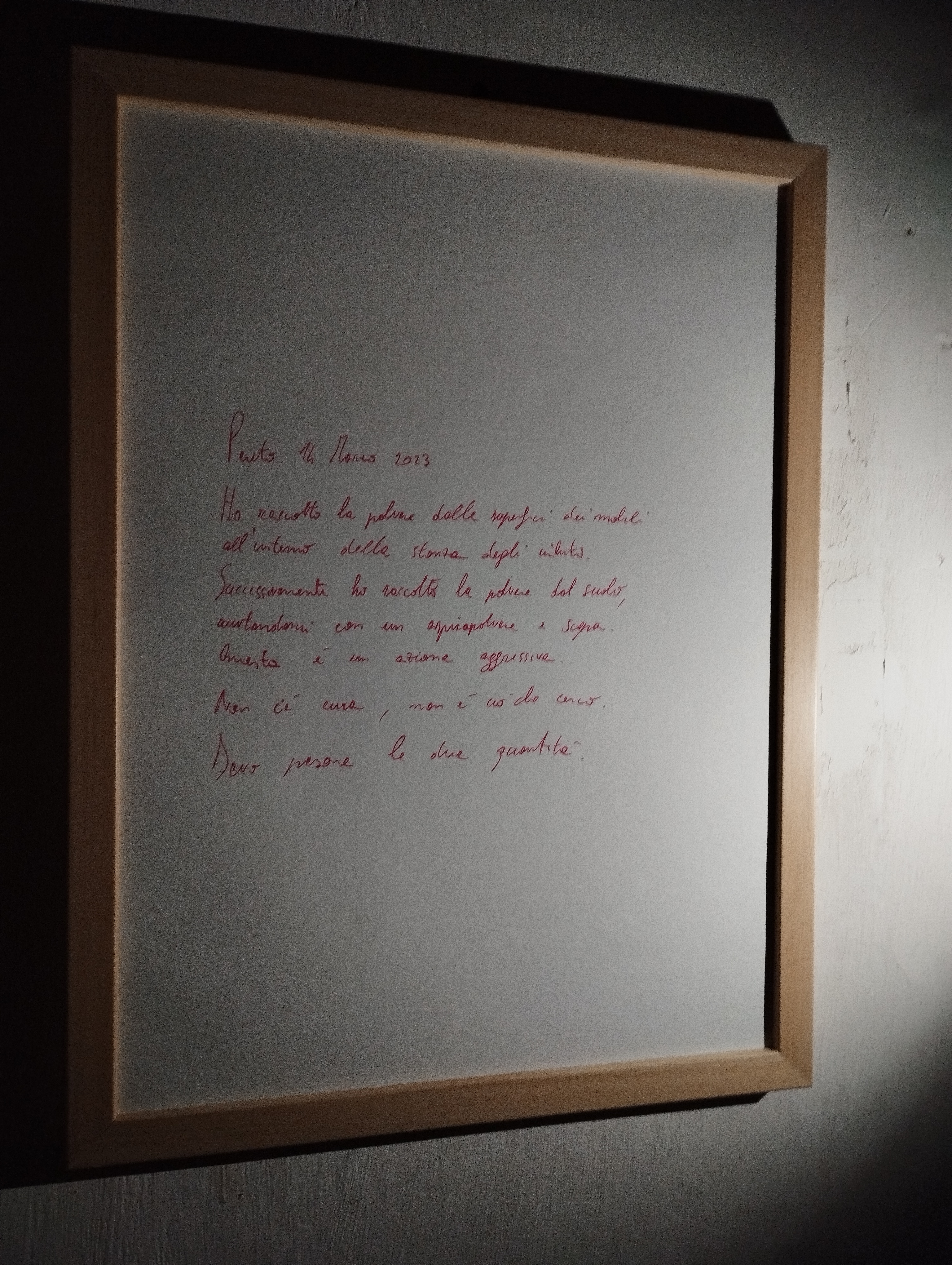 11- Satya Forte, Se non il vento, 2023, installazione site specific, polvere, ampolle, cavo d’acciaio, carrucola, dimensioni variabili Installation view a Straperetana 2023, ULTRAMODERNE, Pereto (AQ) Courtesy l’Artista - ph. Amalia Temperini