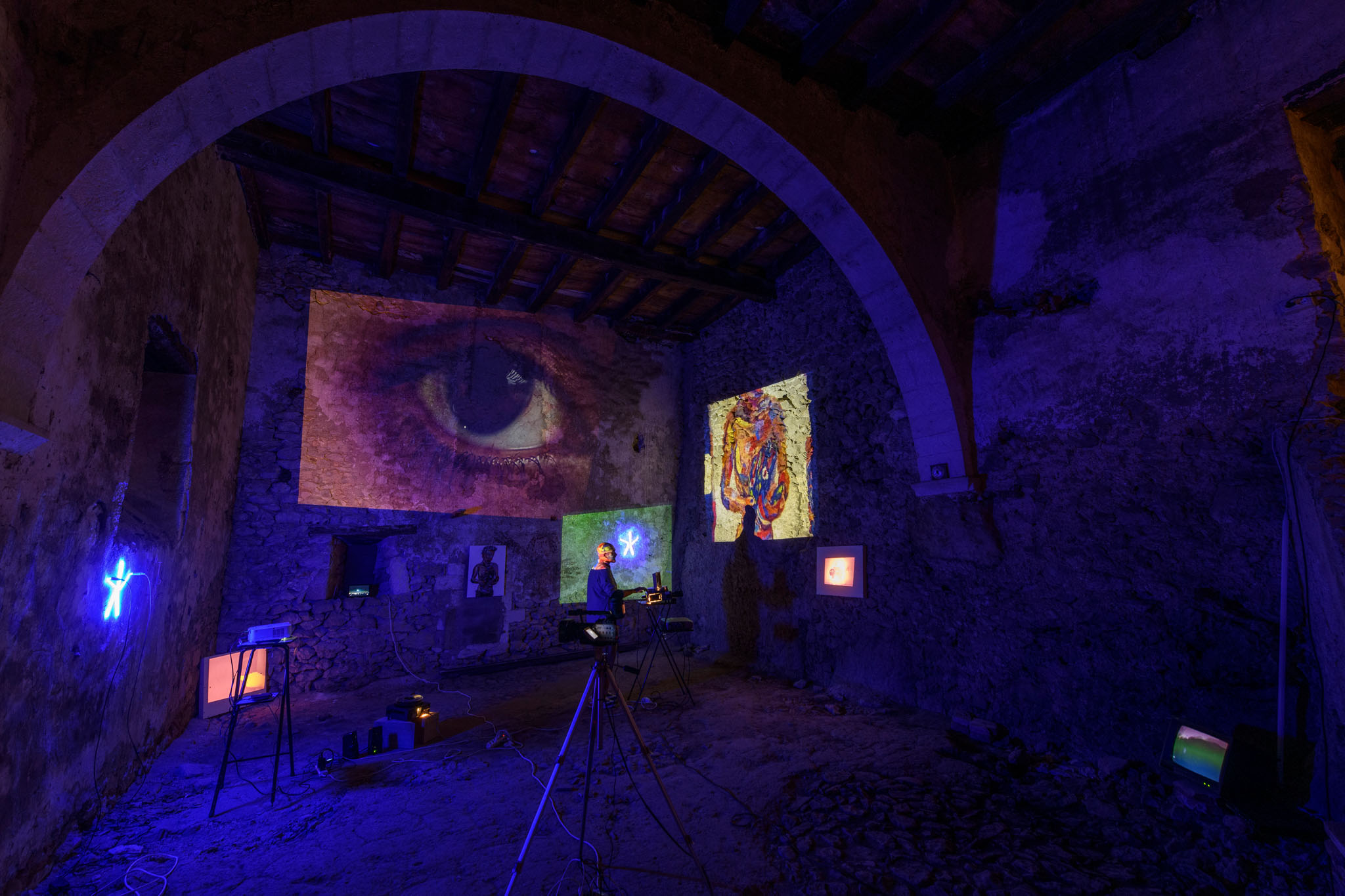 RICONDURRE LE COSE AD ESSERE IDEE, 2012 / 2023 (CIRCA / ABOUT) INSTALLAZIONE SITE SPECIFIC, DIMENSIONI VARIABILI, MATERIALI VARI, AUDIO DI GIANNI GARRERA SITE SPECIFIC INSTALLATION, VARIABILE DIMENSIONS, VARIOUS MATERIALS, AUDIO BY GIANNI GARRERA