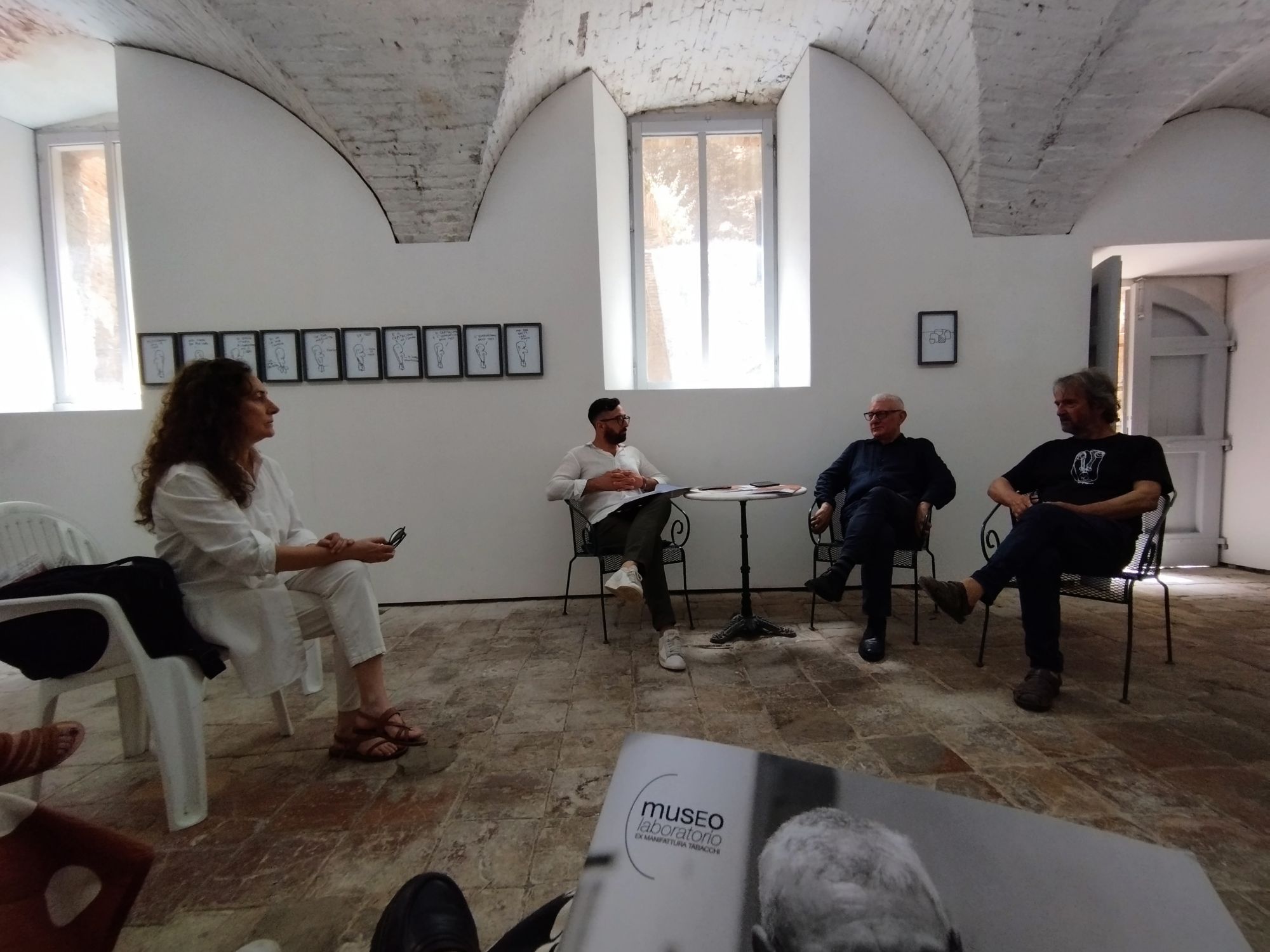 Preview Stampa_Alfredo Pirri, Compagni e Angeli - per Città Sant’Angelo, 2024, courtesy Museolaboratorio - ph. Amalia Temperini