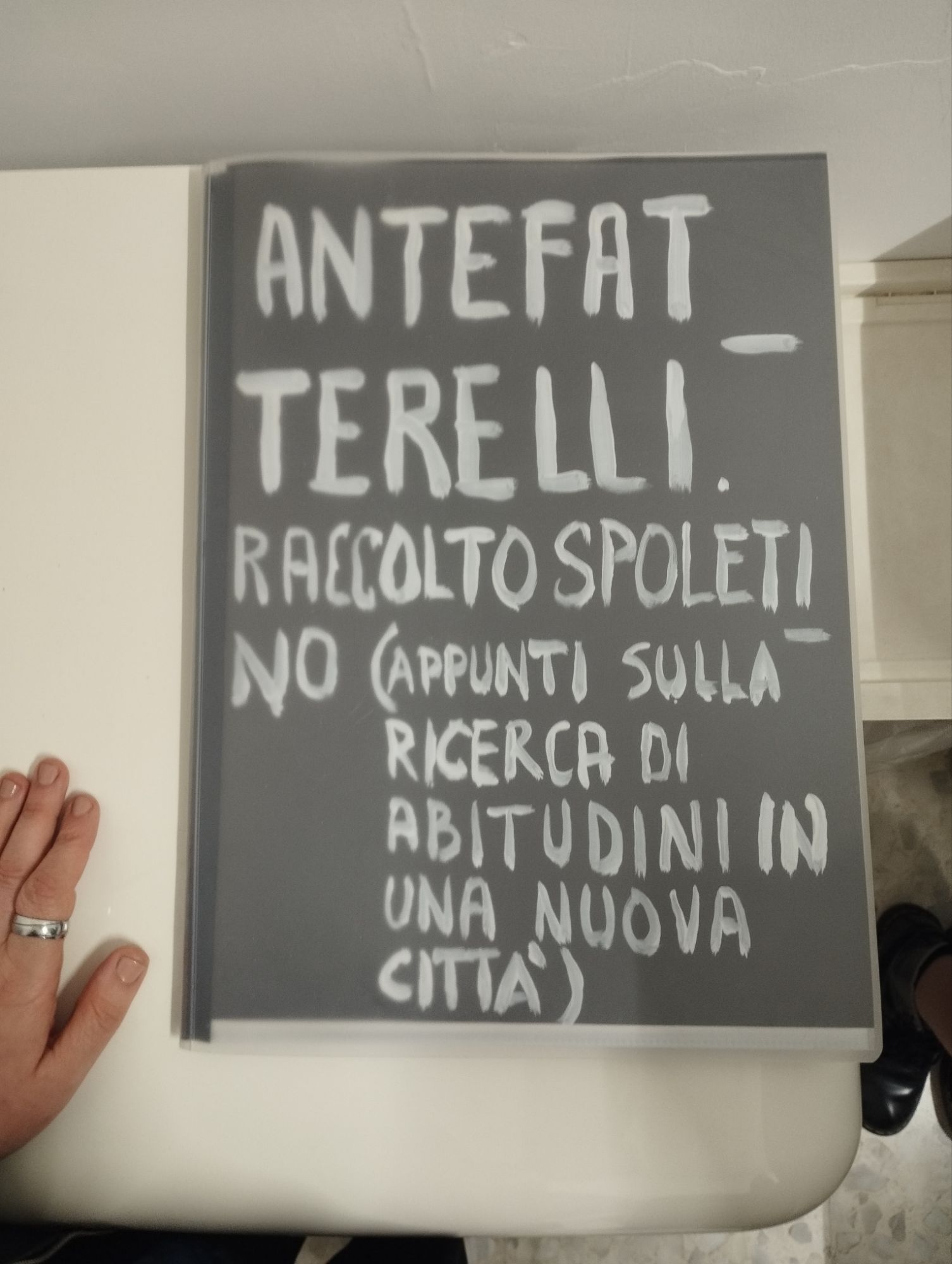 Tombaroli maledetti. Giuseppe Di Mattia a cura di Massimiliano Scuderi, Spazio Sei, Pescara ph. Amalia Temperini